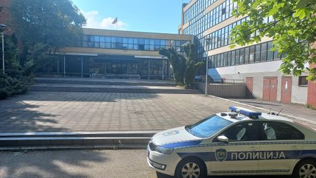 Medicinska škola Zvezdara, policija uviđaj