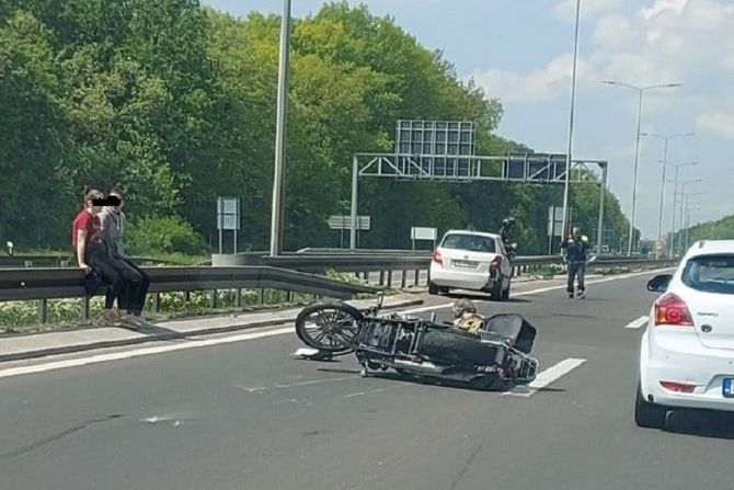 Saobraćajna nezgoda na autoputu, motocikl