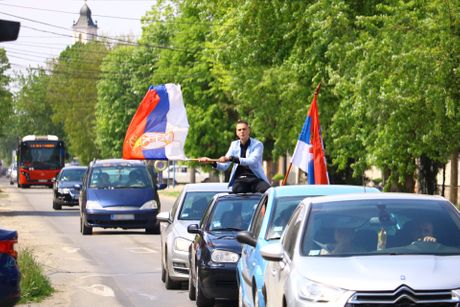 Prvi maj u Batajnici srpska srpske zastave