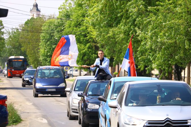 Prvi maj u Batajnici srpska srpske zastave