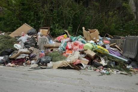 Divlja deponija kod Vrčina