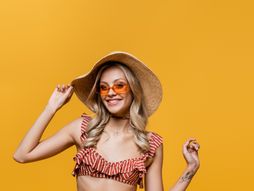 Bikini devojka šešir