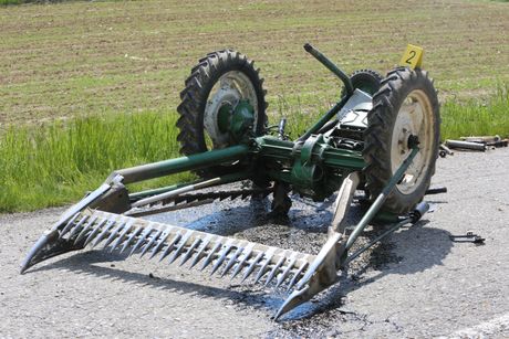Dragan S. Udes automobila reno i kosačice selo Beranje, traktor, motokultivator, freza, kosačica