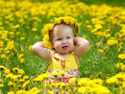 Beba, proleće, cveće