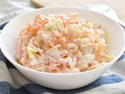Coleslaw salata, kupus, šargarepa, vitaminska salata