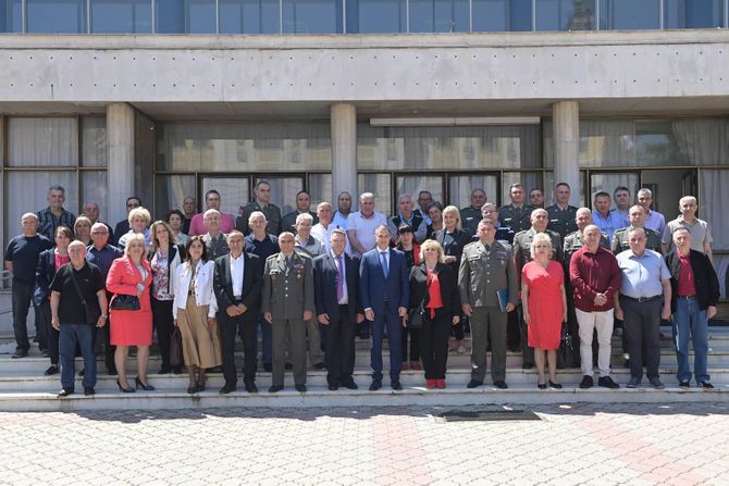 Nebojša Stefanović, dodela stanova u Nišu