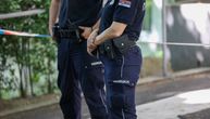 Šokantne scene na sahrani u Novom Pazaru: Muškarca iz zatvora doveli na ispraćaj majke, a onda počela drama