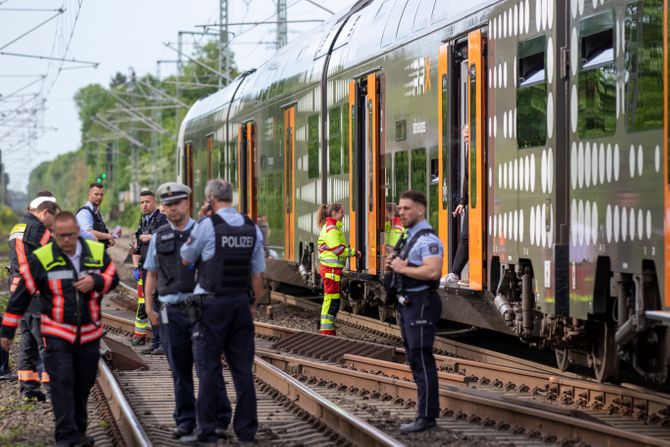 Nemačka, policija, voz, napad