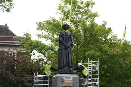 Margaret Tačer statua