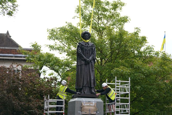 Margaret Tačer statua