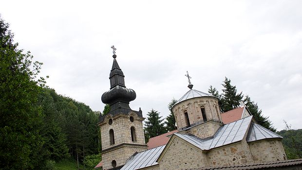 manastir Tronoša, česma Devet Jugovića