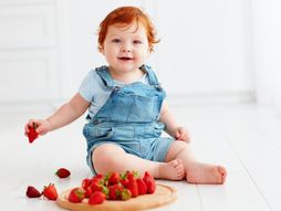 jagode, beba, dete, alergija na jagode, nutritivna alergija, nutritivne alergije, dečak