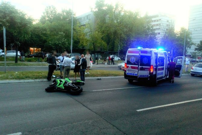 Udes saobraćajna nesreća Novi Beograd motor