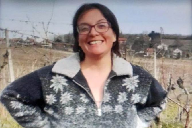 Sandra Šević je iz Kaluđerice, a nestala je u subotu, 14. maja u Mirijevu. Sandra Šević je iz Kaluđerice, a nestala je u subotu, 14. maja u Mirijevu.