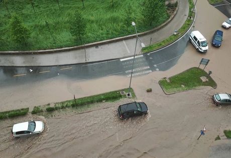 Olujno nevreme kiša Zenica Olujno nevreme kiša Zenica