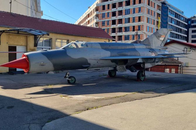 MIG 21, postavljen,