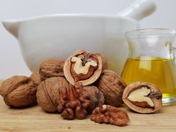 Orahovo ulje, orasi