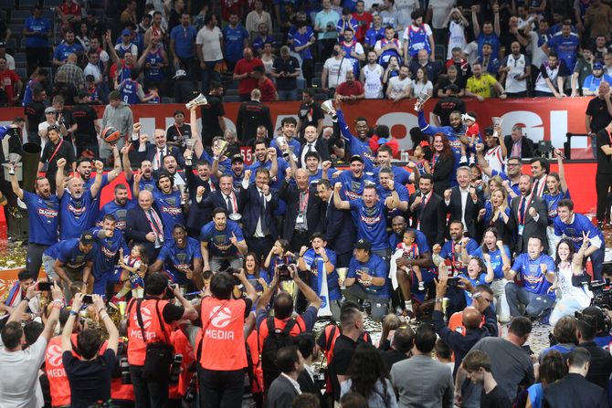 Anadolu Efes, Fajnal for Beograd