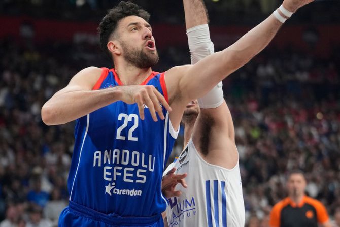 KK Efes - KK Real Vasilije Micić