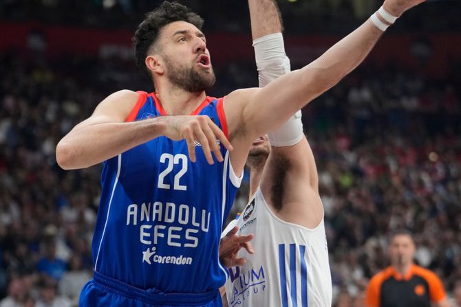 KK Efes - KK Real Vasilije Micić KK Efes - KK Real Vasilije Micić