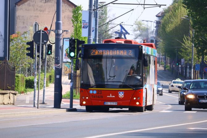 Autobus 25 Ruzveltova