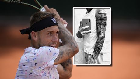 Aleks Molčan tenis tetovaža