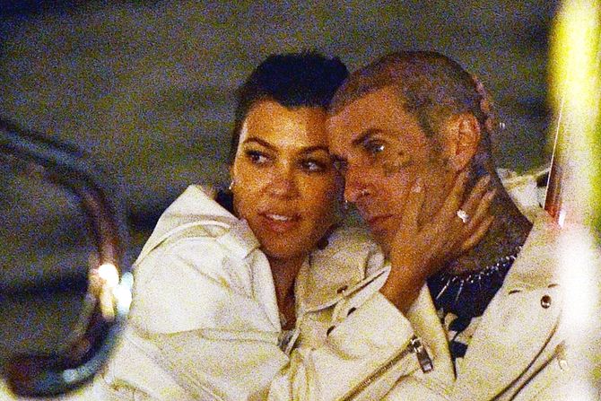 Kourtney Kardashian i Travis Barker, Kortni Kardašijan Kourtney Kardashian i Travis Barker, Kortni Kardašijan