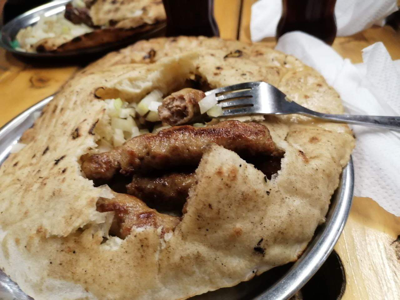 Poznati Jutjuber probao ćevape u Srbiji i BiH i dao konačan sud gde su bolji: Mogao bi ovo da jedem svaki dan