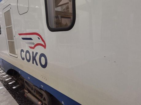 Srbija voz Soko kamenovan