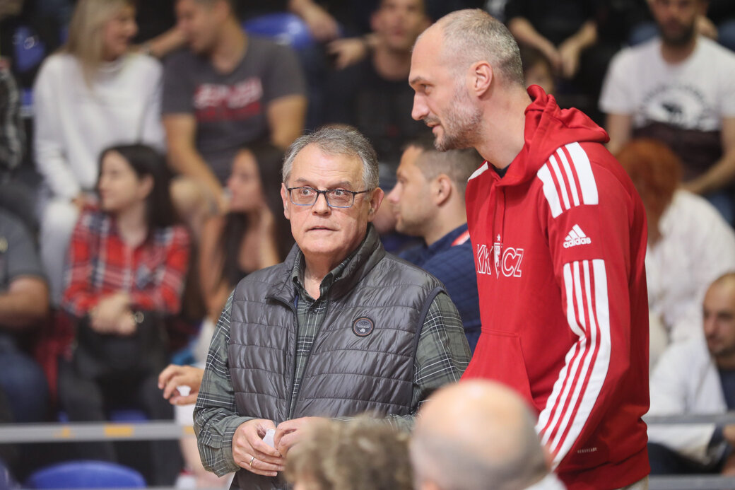 Navijači u Crnoj Gori provocirali bivšeg kapitena Zvezde transparentom sa slikom Nebojše Čovića