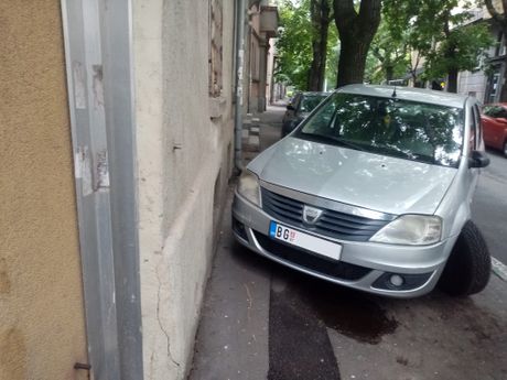 Nepropisno parkiranje, dačija