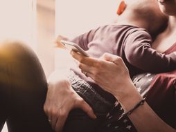 Mama, beba, dete, telefon, poruka