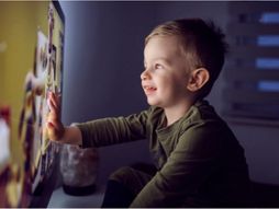 Dete, televizor, TV, crtani