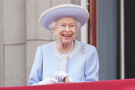 Kraljica Elizabeta II London vojna parada platinasti jubilej