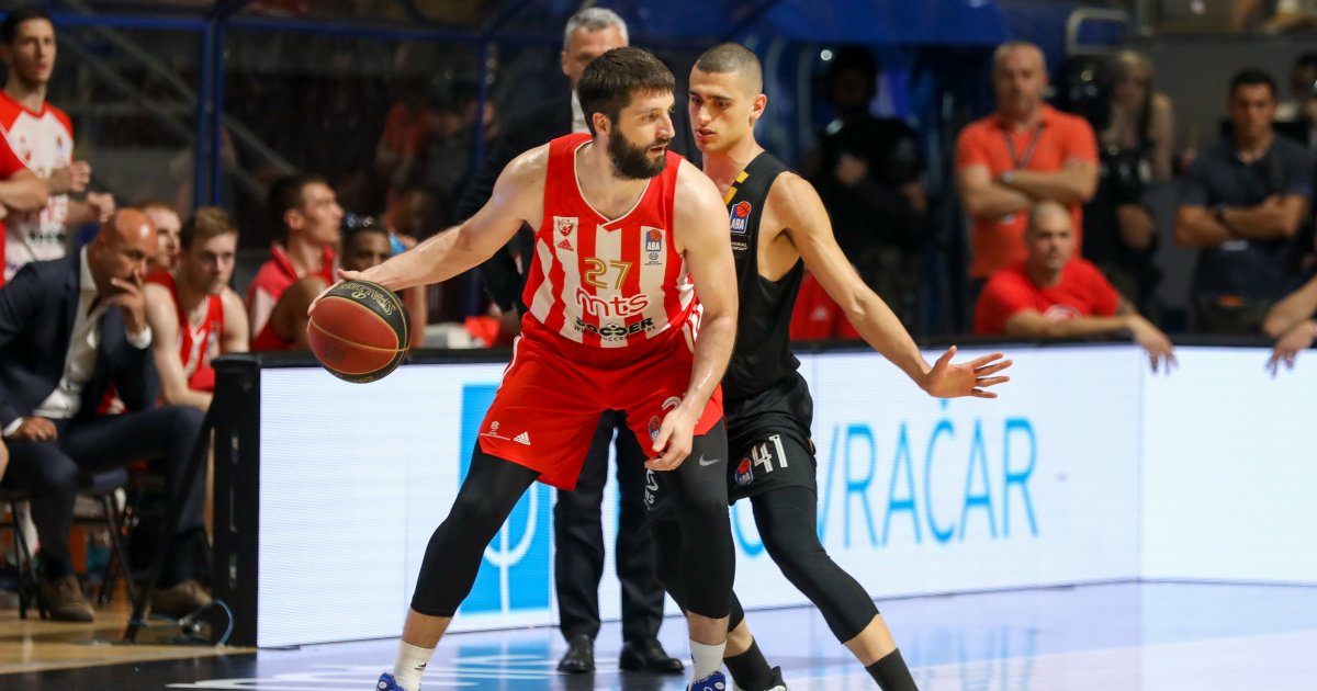 Bivši igrač Zvezde došao u Bolonju, svi pričaju o njegovoj majici, navijači Virtusa mu posvetili transparent