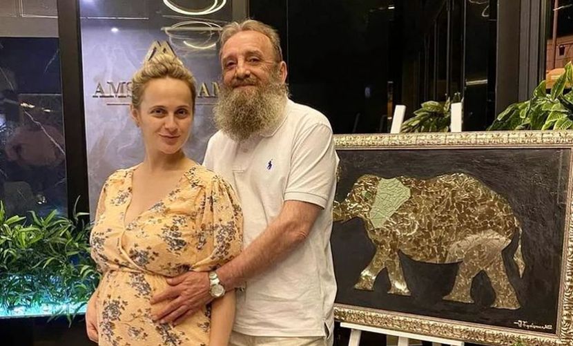 Ona je zaprosila poznatog političara, a jedan detalj iz braka mnoge iznenađuje: I danas persiraju jedno drugom