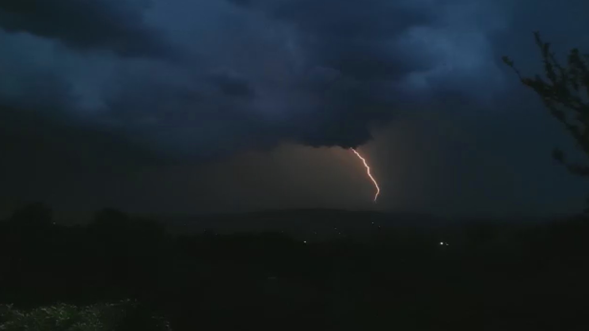 RHMZ izdao hitno upozorenje: Ove delove Srbije pogodiće snažno nevreme