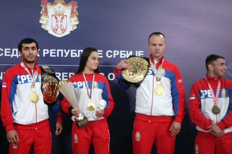 Aleksandar Vučić sa bokserima