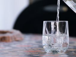 Voda, čaša vode