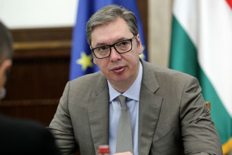 Aleksandar Vučić, Peter Sijarto