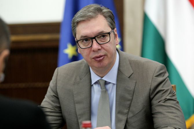 Aleksandar Vučić, Peter Sijarto