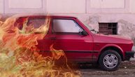 U Zmajevu se zapalio automobil: Građani pritekli u pomoć da gase požar