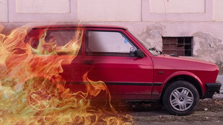 Automobil Yugo Jugo pozar vatra
