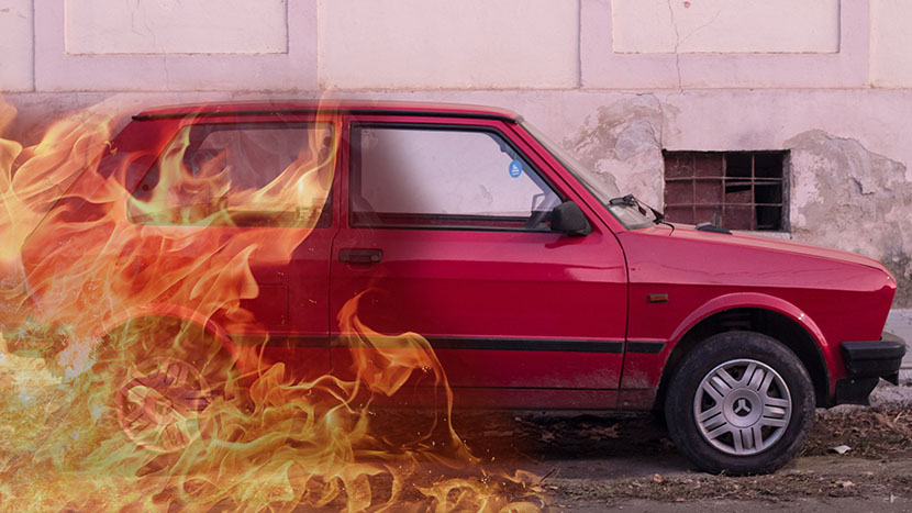 Buktinja na auto-putu: Gori automobil