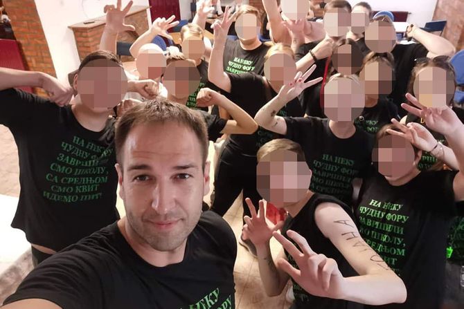 Šabac škola profesor đaci poklon jagnje Šabac škola profesor đaci poklon jagnje