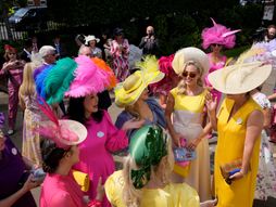 Kraljevske konjske trke u Askotu, Parada šešira fascinatora