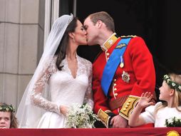 Kejt Midlton Princ Vilijam, venčanje poljubac