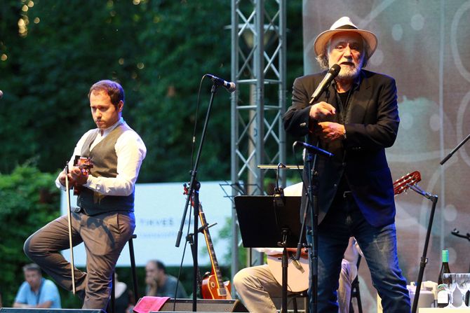 Rade Šerbeždija i Zapadni kolodvor, koncert u Botaničkoj bašti "Jevremovac" u Beogradu Rade Šerbeždija i Zapadni kolodvor, koncert u Botaničkoj bašti "Jevremovac" u Beogradu