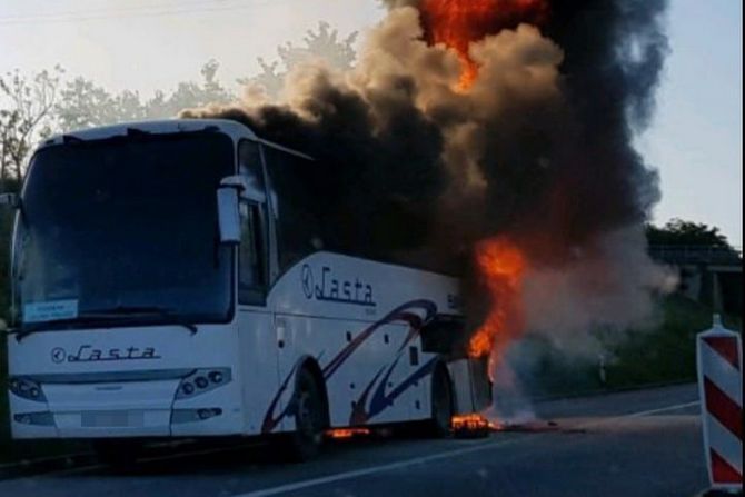 Gori Lastin  Lasta autobus