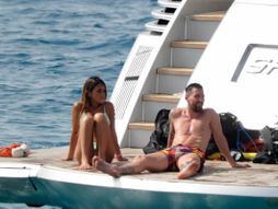 Lionel Mesi, Sesk Fabregas na jahti sa ženama